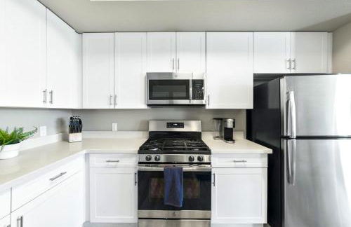 Designer Apt with Jacuzzi, Pool & Mountain Views - Foto 7