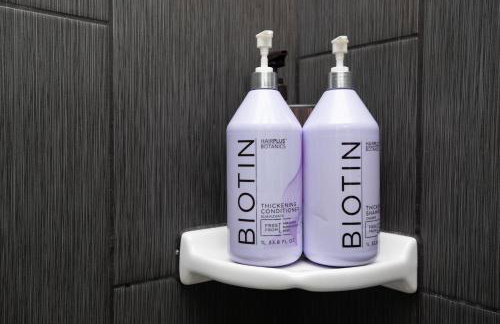 Spacious Luxury Villas in the heart of LA! Free parking and Jacuzzi - Photo 67