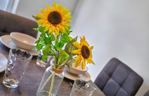 2022 Modern Home In Central Hayle With Parking & EV plug - Foto 6