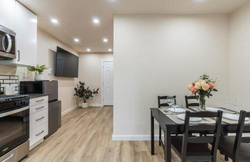 Beautiful place with a great location, free parking, WiFi & large TV. - Foto 15