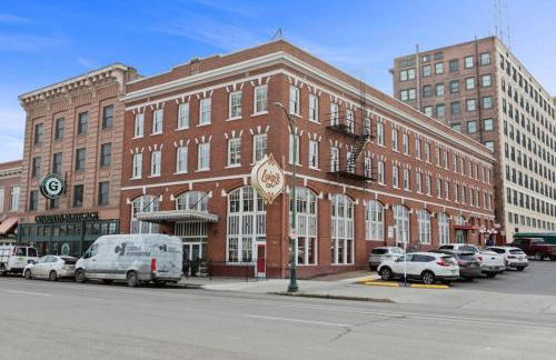 Spacious Apartment with King Beds - J and K on Main - Foto 24