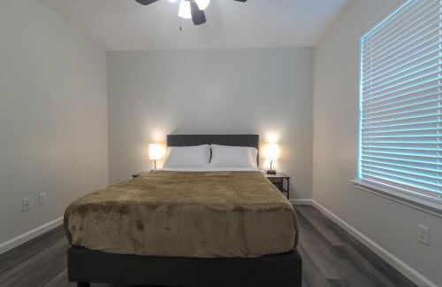 Spacious home with WiFi/AC - Photo 7