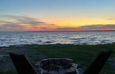 Waterfront Designer Retreat! Stunning Sunsets! Less than 5 minutes to the beach! - Foto 12