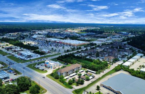 LUX Resort Inspired 2BR Near Houston Pool Gym - Foto 36