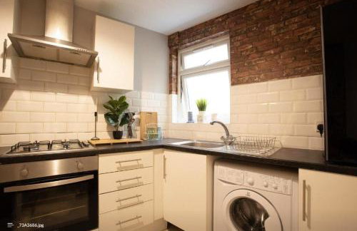 Shoreditch Cinema & Sauna retreat- 2BDR House with Garden & Games Room - Sleeps 6 - Photo 38