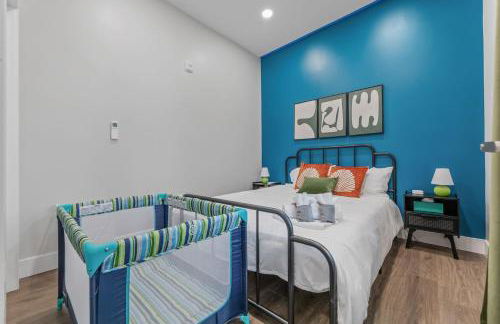 Apt+ 2 Queens+Bunkbed+Free Parking 55"TV - Photo 30