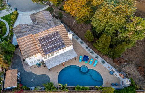 Entire Private Home with 5 Bedrooms 4 Bathrooms 3000 Sq ft Villa, Pool, Hot Tub, Nature, Garage, Winery, Available Now - Foto 39