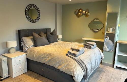 Studio Apartment - Photo 1