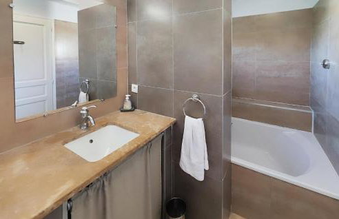 Awesome Home In Saint-Laurent-De-La-Ca - Foto 27