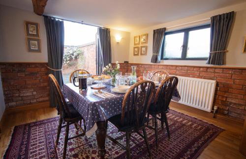 The Hay Barn at Humblebee Hall - Foto 10