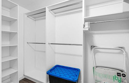 Sleek Doral Retreat 1 Bed Oasis With Free Parking - Foto 15