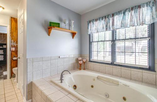 Pool and Gameroom Family Fun Retreat in Hinesville! - Foto 18