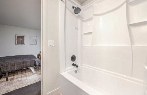 Elegant Private Studio Sleeps 4! 10Min to Strip! - Foto 7