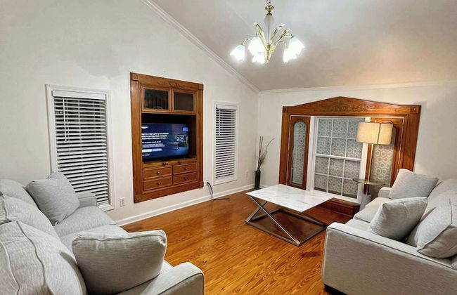 Steps From Downtown Minutes to the Airport - Photo 21