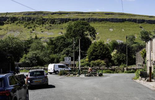 Bridge House Hot Tub Retreat - Kettlewell - Photo 2