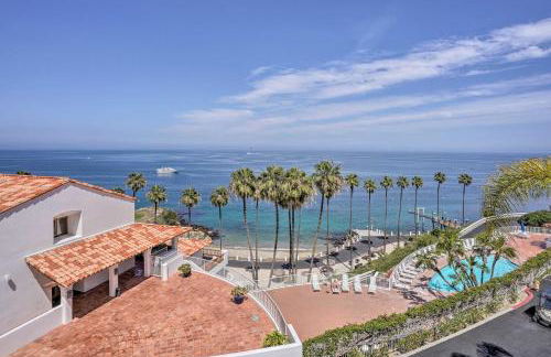 Quiet Avalon Getaway Villa with Ocean View and Balcony - Foto 1