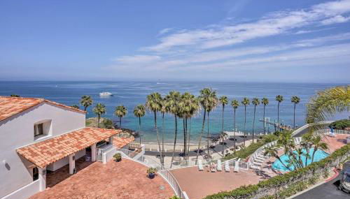 Quiet Avalon Getaway Villa with Ocean View and Balcony - Foto 1