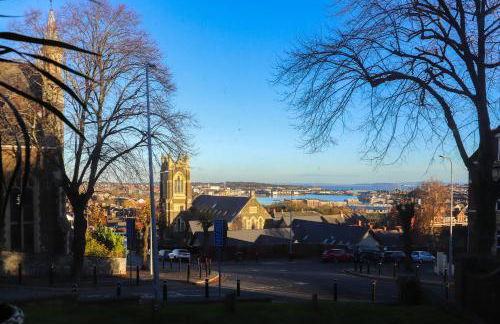 Leah Suite - Chique 2BR Apartment with Pool Table, Parking & WIFI - Foto 13