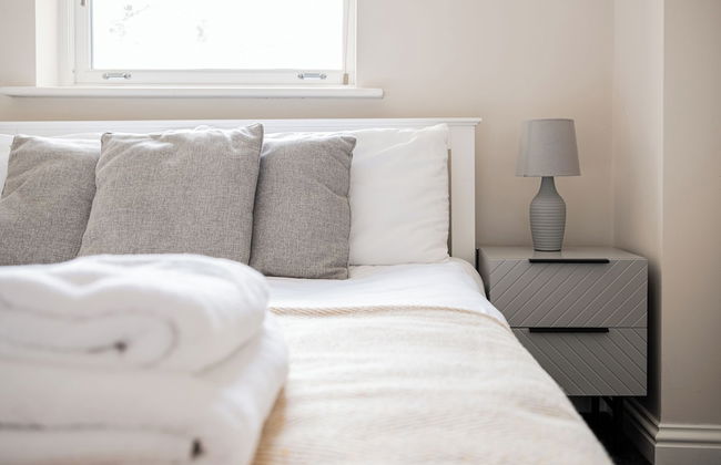 Stunning 2 Bed in Centre of Cheltenham - Photo 2