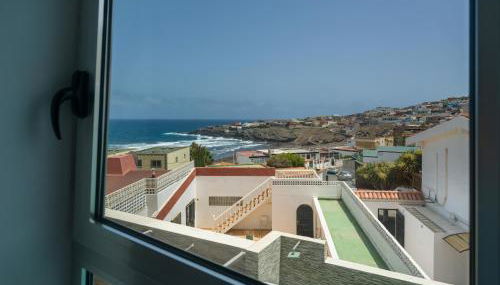 Adosado en Telde con piscina y vistas al mar - Foto 4