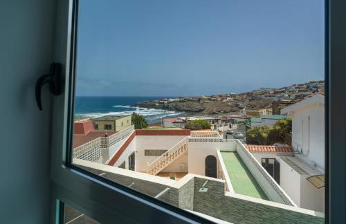Adosado en Telde con piscina y vistas al mar - Foto 4