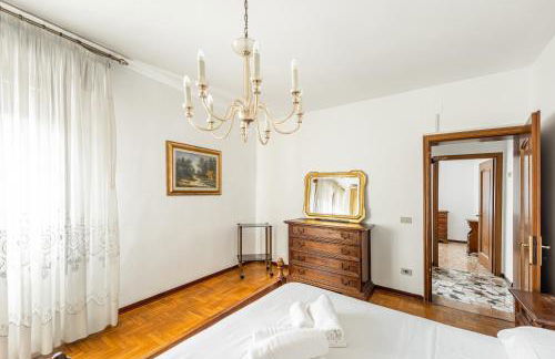 Cozy Apartment near Venice with Balcony! - Photo 6