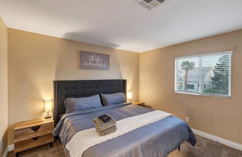 24hr Host - New Renovated 4 bedroom home U026 - Photo 17