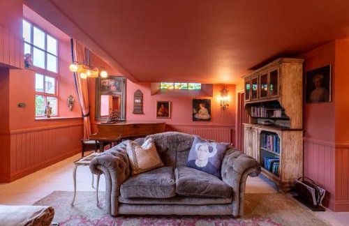 Unique renovated former chapel - Pass the Keys - Photo 1