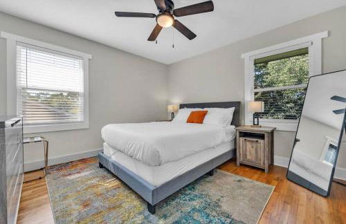 Modern Luxury with Pool Table 3BR-5BD Sleeps 10 - Foto 14