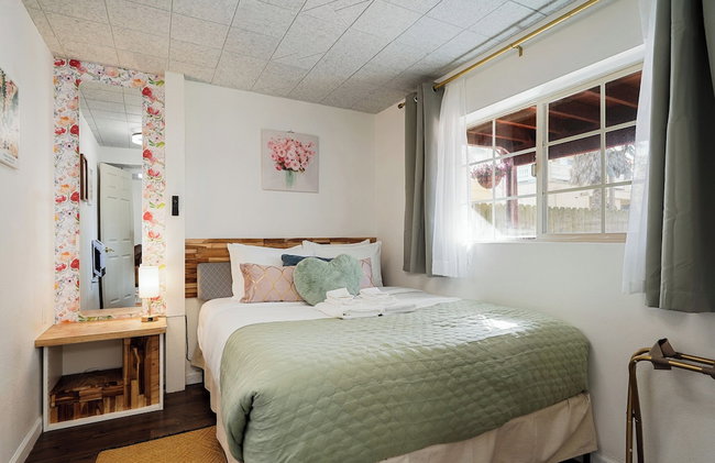 Coast PalmTree Yard 2BR Block from Beach - Photo 5