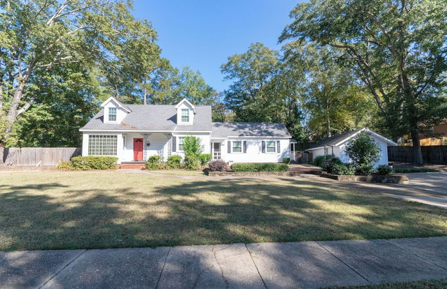 Pool Near Fort Moore Our White House - Foto 1