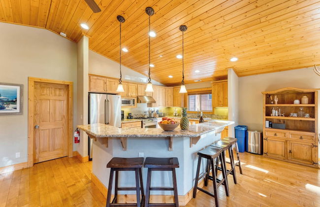 Washoe Chalet by Avantstay Game Room, Hot Tub, Putting Green & Fire Pit - Foto 16