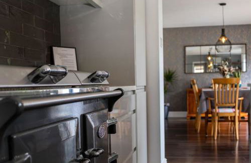 Stunning 5 Bed in the Centre of Bourton! - Photo 46