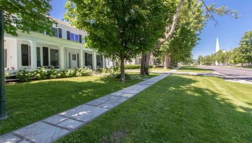 Picture Postcard Mansion in Manchester Village - Foto 3