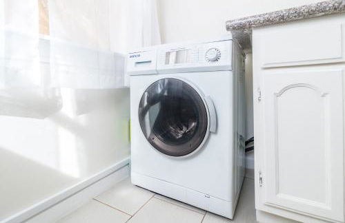 Sunny Boho Chic West Hollywood Flat! - Photo 4