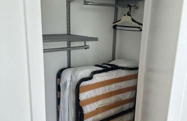 Upscale 2BR Condo with Gym & Parking near MGH & TUFTS - Foto 17