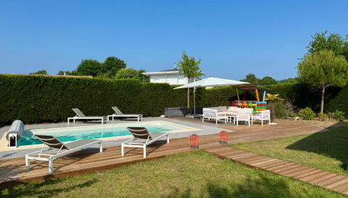 Arès, Villa Mapouchet, piscine - Foto 2, Garden, sunbed