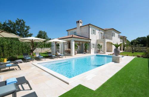 Villa Elena with private pool and sport courts - Foto 1