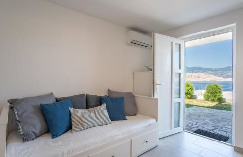 A White Cliffside Studio - Photo 12