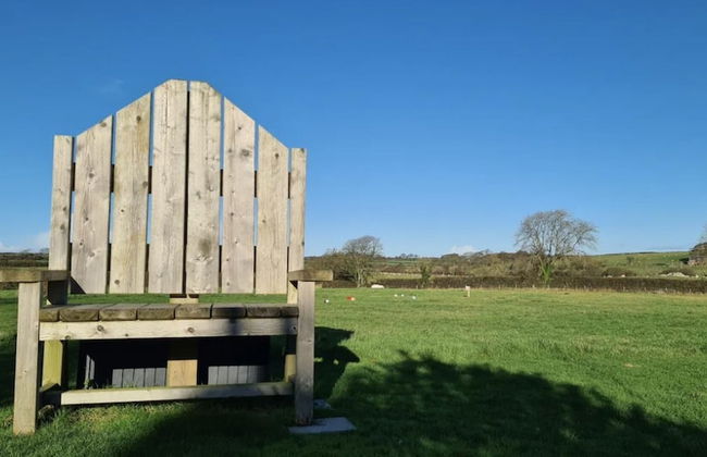 Cozy Winter Hot Tent With Log Burner, Tv & Hot tub - Photo 15
