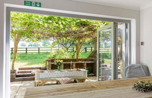 Lower Barn House at Westerlands Farm Sleeps 11 - Foto 15