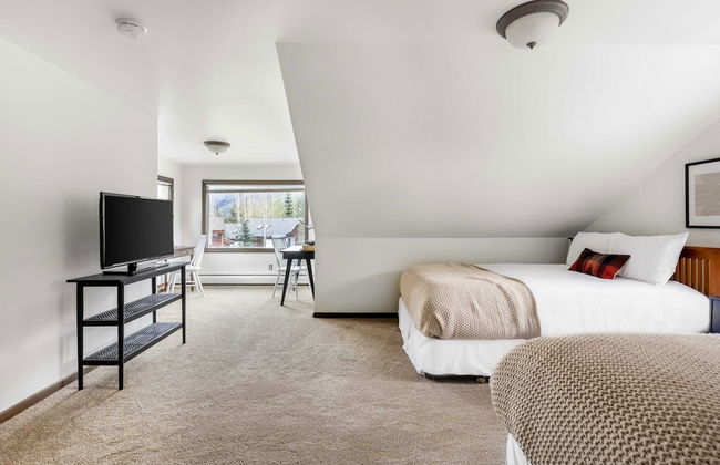 Bighorn by Avantstay Spacious Ski Cabin w/ Sprawling Porch, Views & Hot Tub! - Foto 2