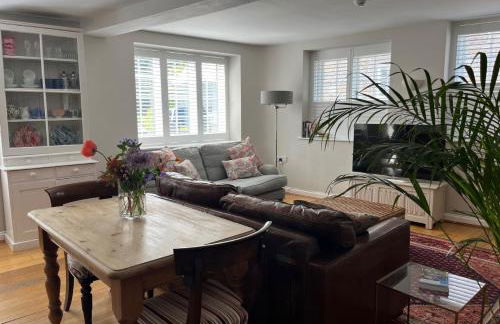 Stylish 1-bed Cottage Escape in Piddlehinton - Photo 5