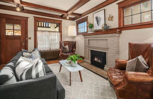 Refined Seattle Craftsman - Perfect Family Retreat near Parks, Zoo & UW - Foto 7