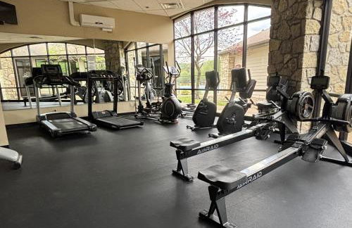 Couples Condo Retreat Overlooking Golf Course - Foto 27