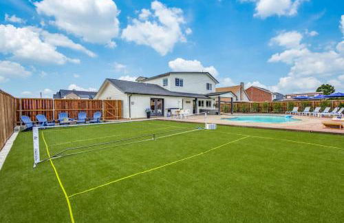 Stunning Lake House with a Pool and Hot Tub - Foto 21