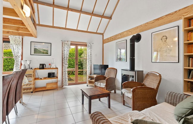 Nice Holiday Home by the sea - Photo 10