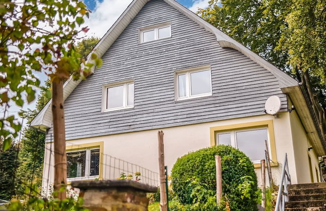 Tranquil Holiday Home With Private Garden - Photo 1