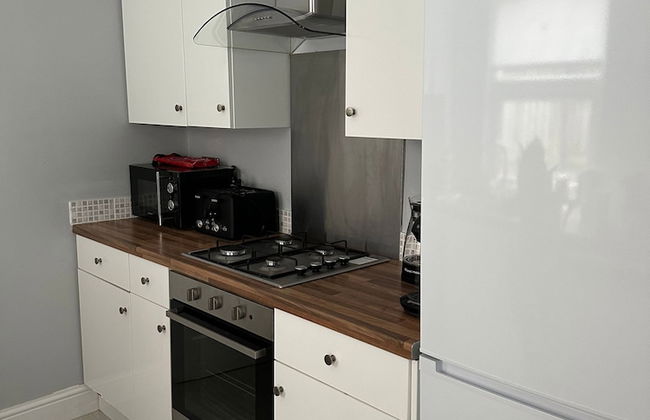 3 bed Chill Glouc With 3 Bedrooms and 1 Bathrooms - Photo 7