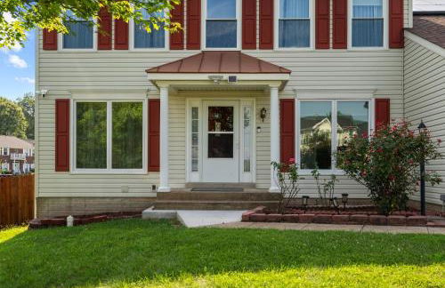 5 BedRooms Family retreat with GameRoom Near DC & Qunatico - Photo 4